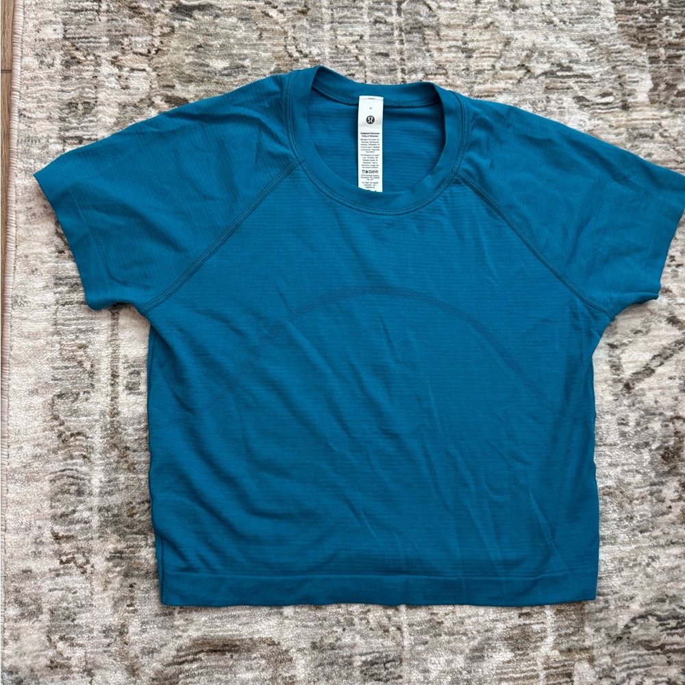 Lululemon cropped tee